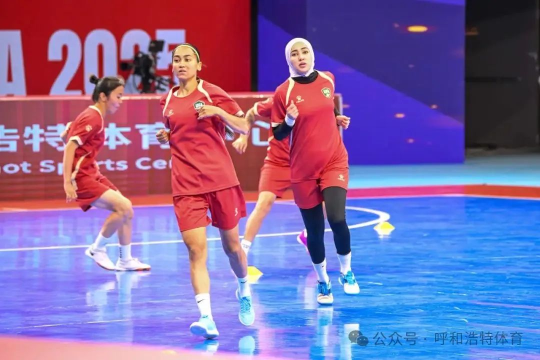 包含国际足坛大事：女子足球顶级联赛赛程揭晓的词条
