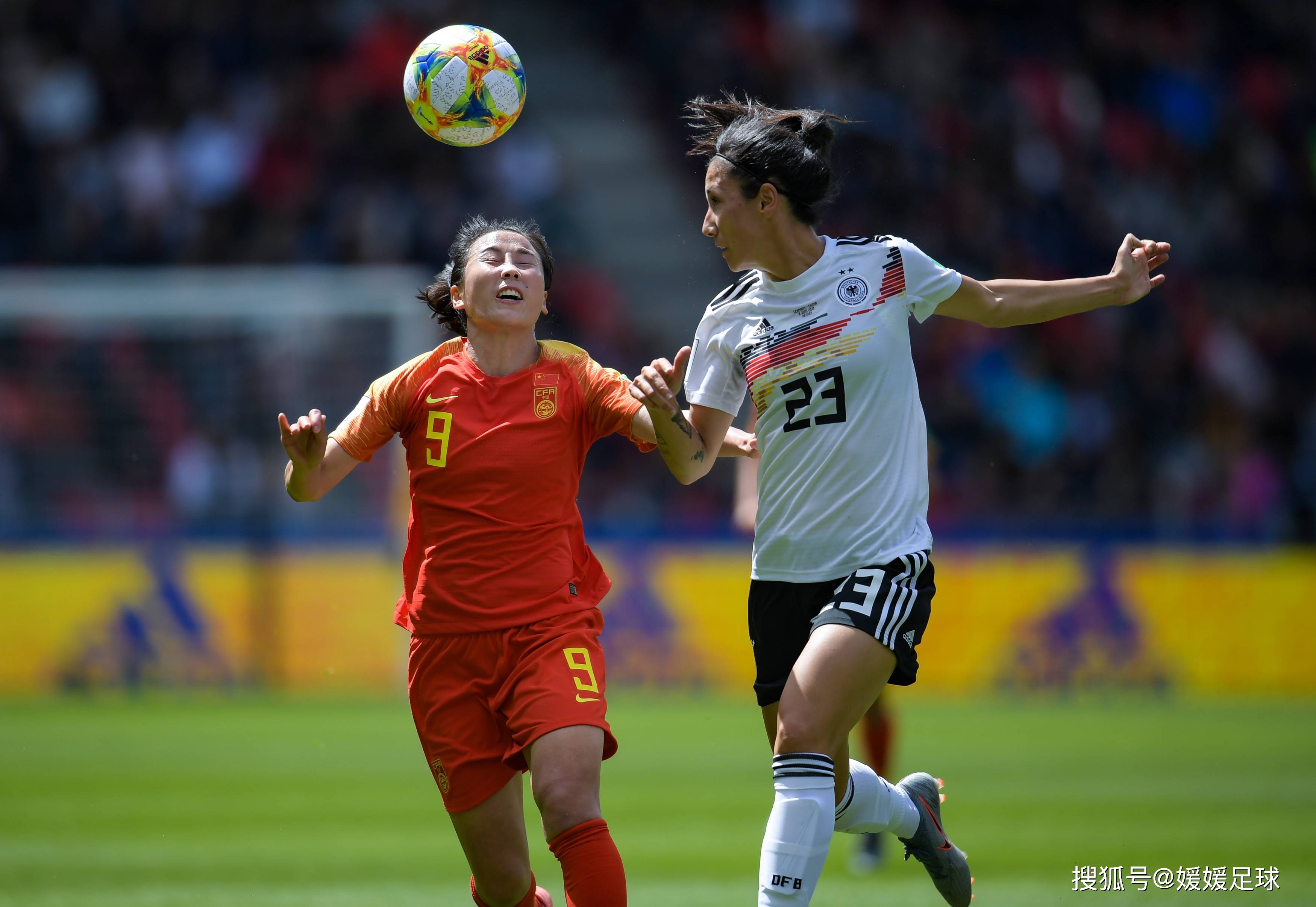 国际女足赛事精彩纷呈，球员们实力抢眼