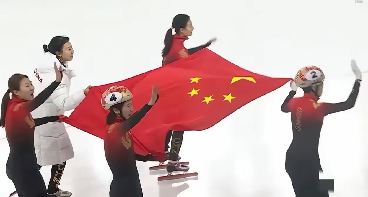 包含一路领先！领军运动员大放异彩的词条