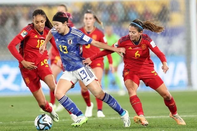 美国女足大胜法国跻身四强